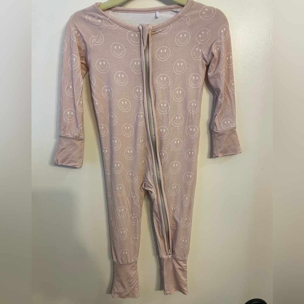 Neutral Smiley Face Bamboo Zipper Pajamas